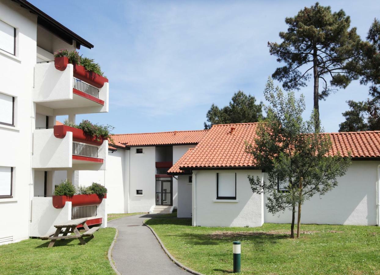 Vvf Residence Англе Екстериор снимка