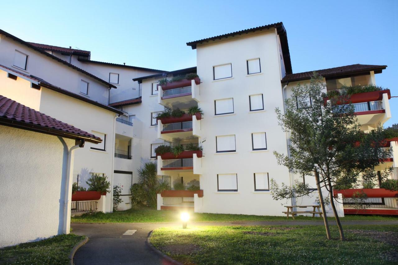 Vvf Residence Англе Екстериор снимка